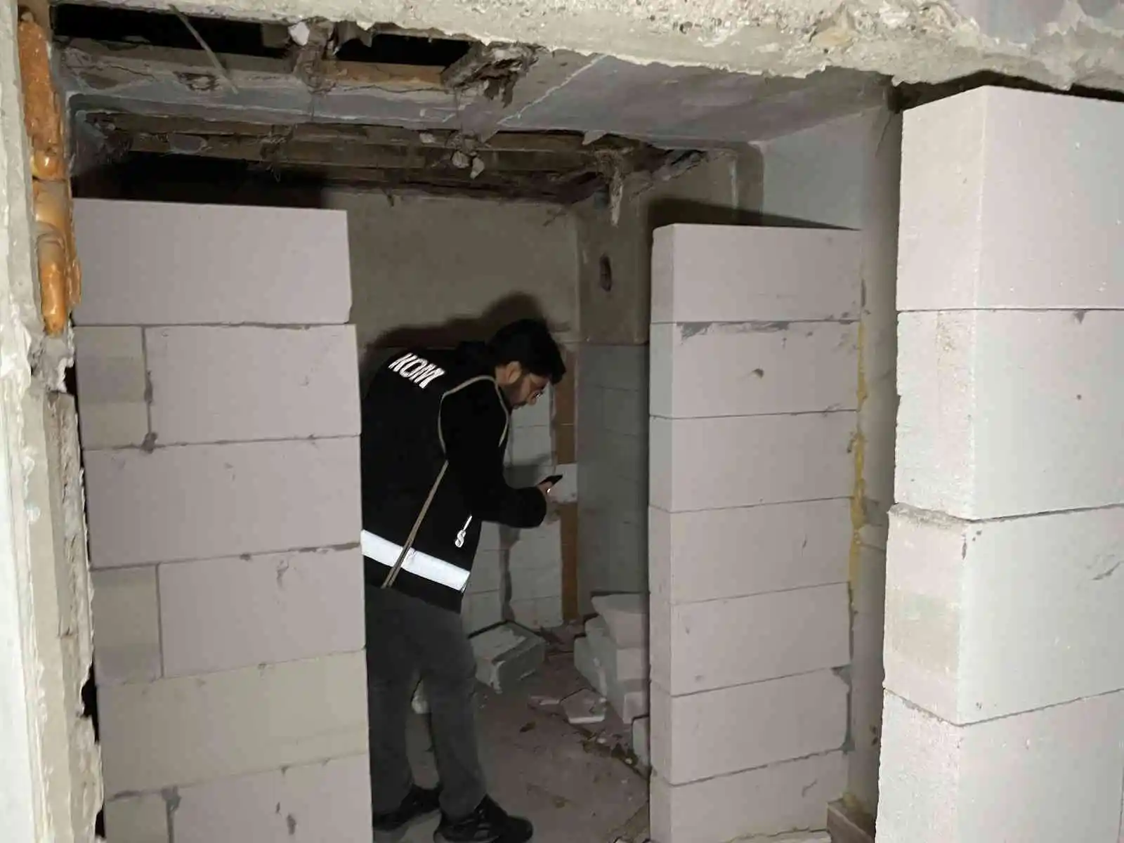Şehrin dört bir yanındaki metruk binalara baskın
