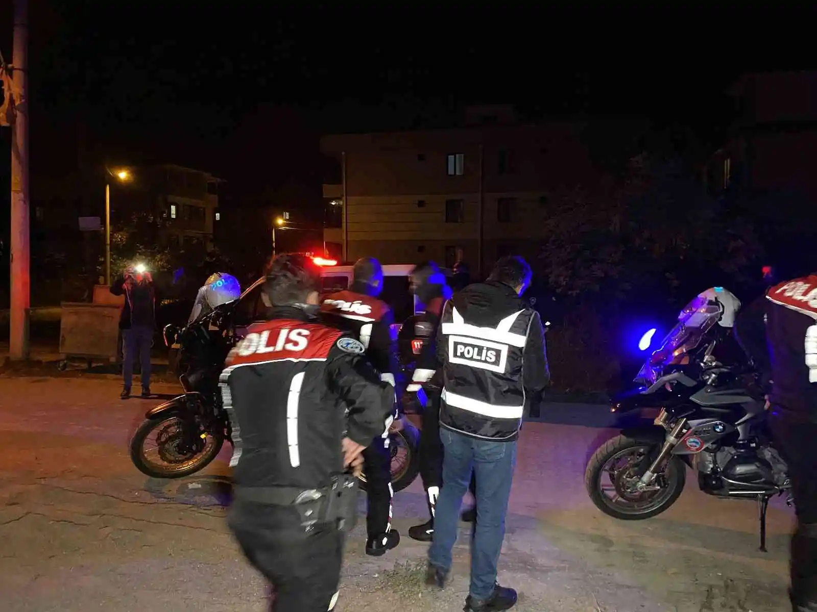 Şehrin dört bir yanındaki metruk binalara baskın

