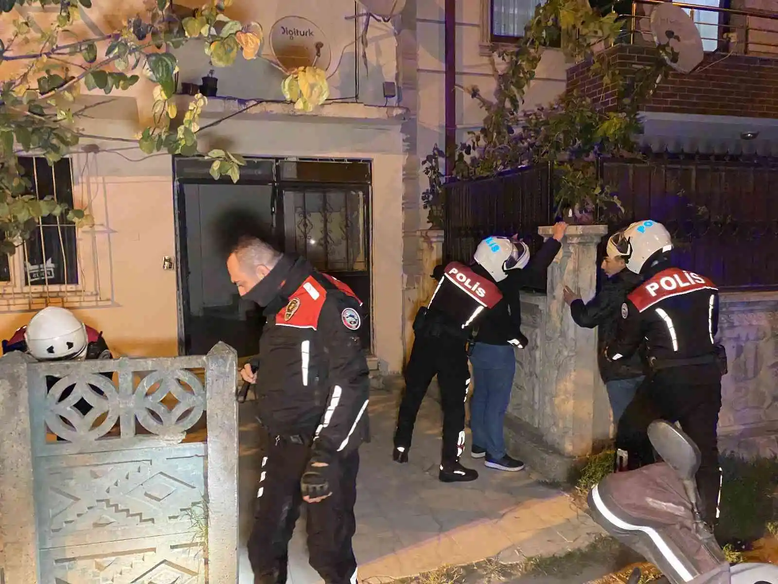 Şehrin dört bir yanındaki metruk binalara baskın
