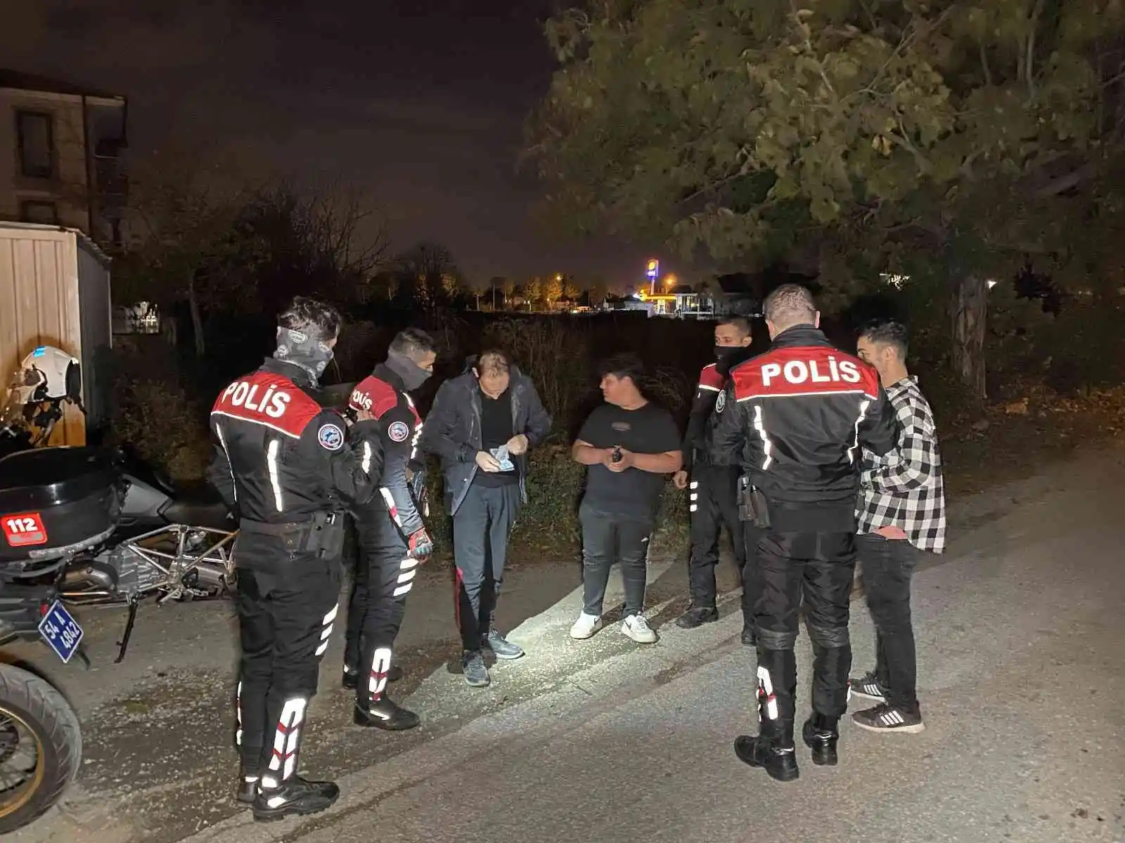 Şehrin dört bir yanındaki metruk binalara baskın
