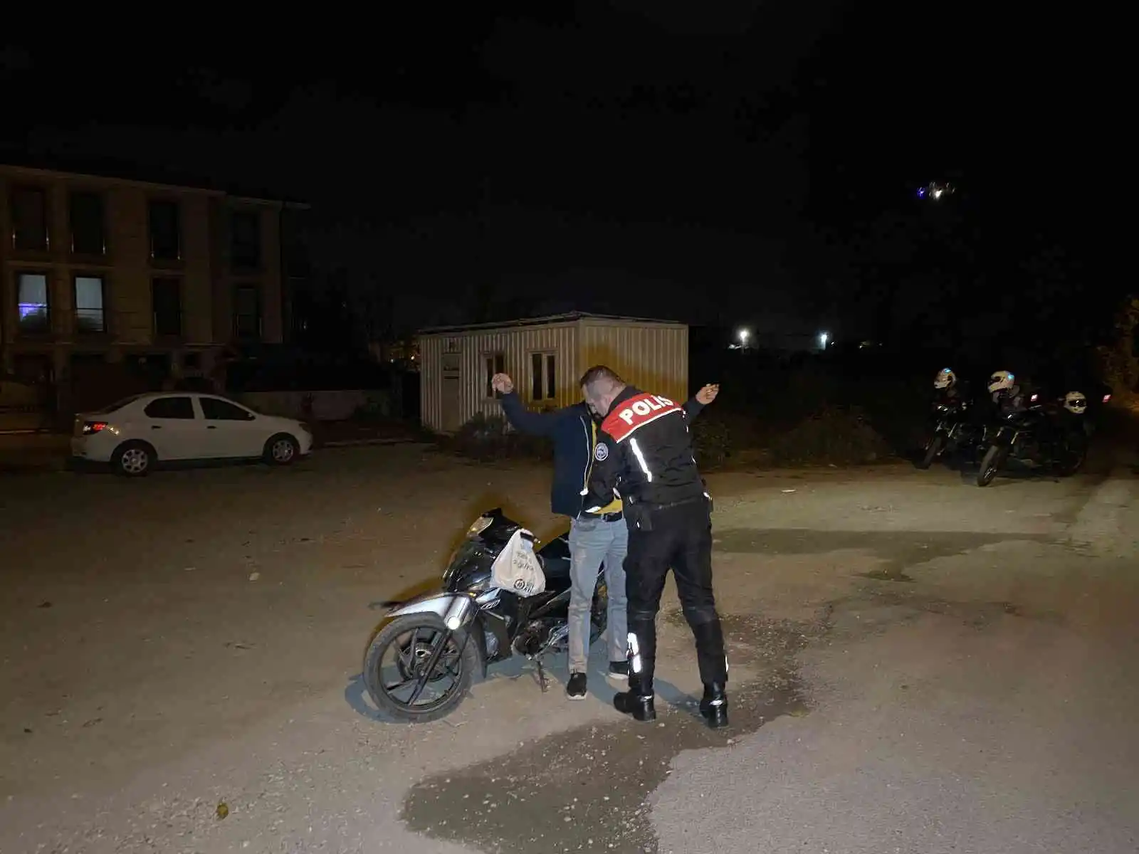 Şehrin dört bir yanındaki metruk binalara baskın
