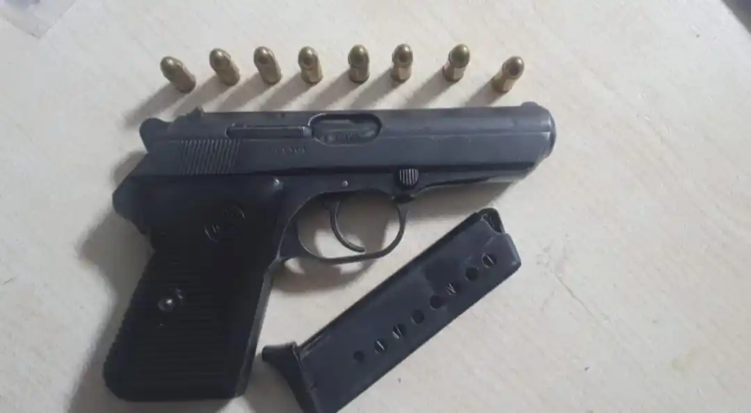 Selçuk'ta çeşitli suçlardan arananlara ve zehir tacirlerine baskın: 24 gözaltı
