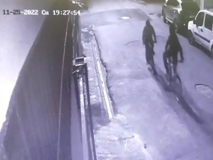 Silahla bisiklet ve telefon gasp eden iki şüpheli tutuklandı