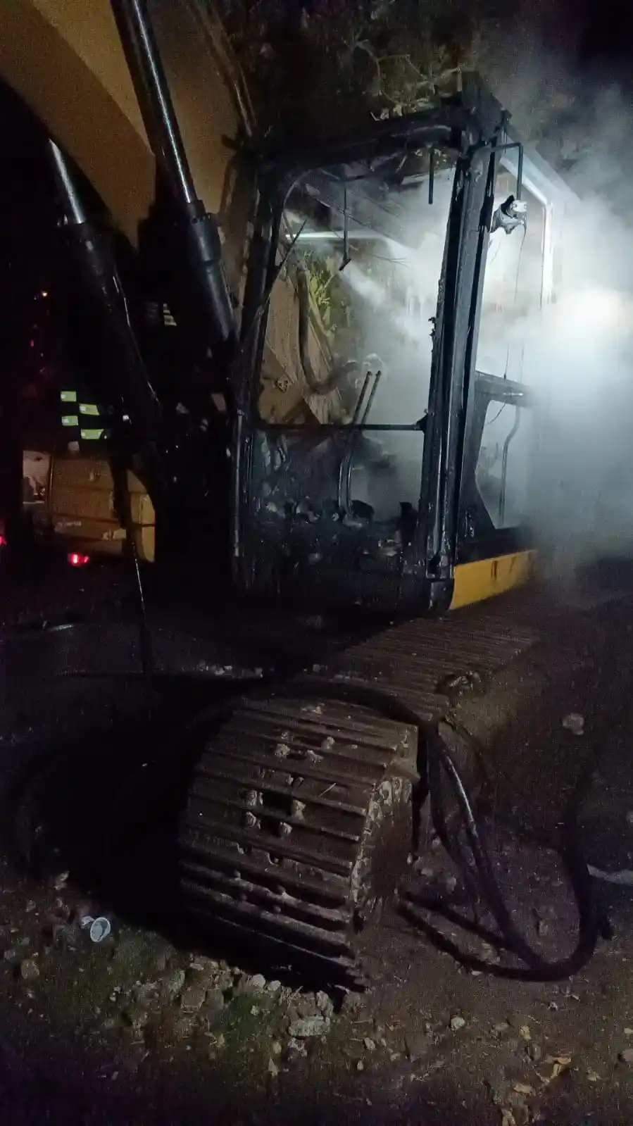 Silvan’da kimliği belirsiz kişi veya kişiler iş makinesi yaktı