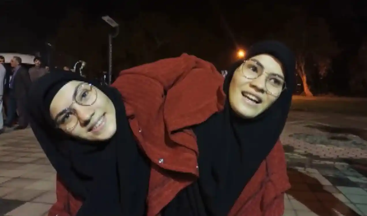 Siyam ikizleri umre yolcusu