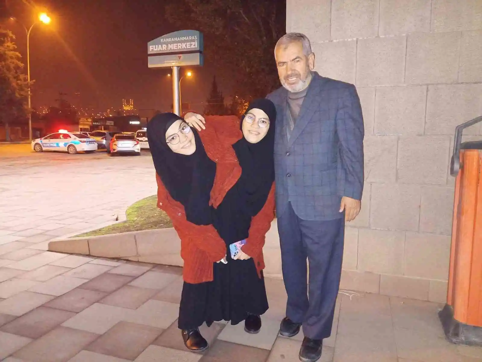 Siyam ikizleri umre yolcusu