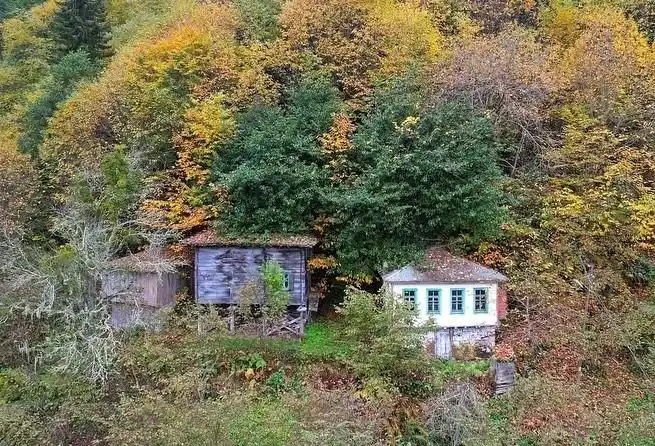 Sonbahar renkleri Trabzon’u kartpostallardaki görüntülere çevirdi