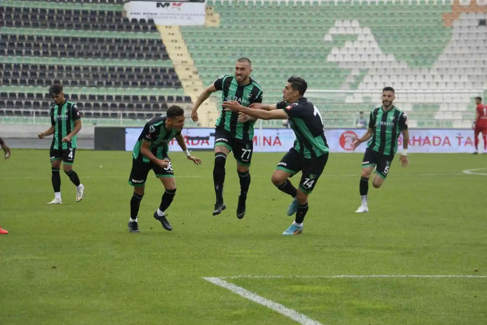 Spor Toto 1. Lig: Denizlispor: 4 - Tuzlaspor: 3
