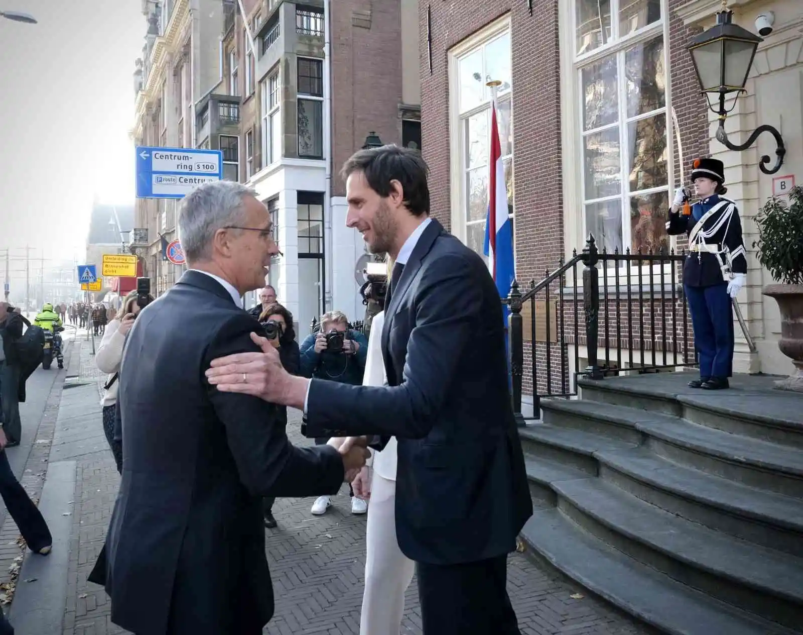 Stoltenberg: "Rusya'yı küçümseme hatasına düşmemeliyiz"
