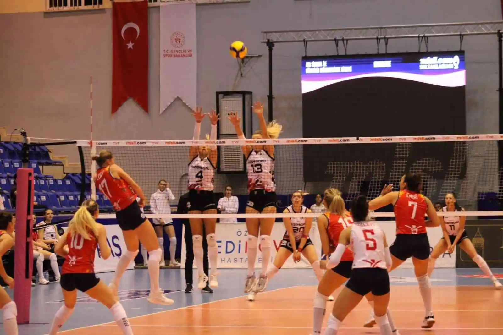 Sultanlar Ligi: Aydın Büyükşehir Belediyespor: 3 - Kuzeyboru: 2
