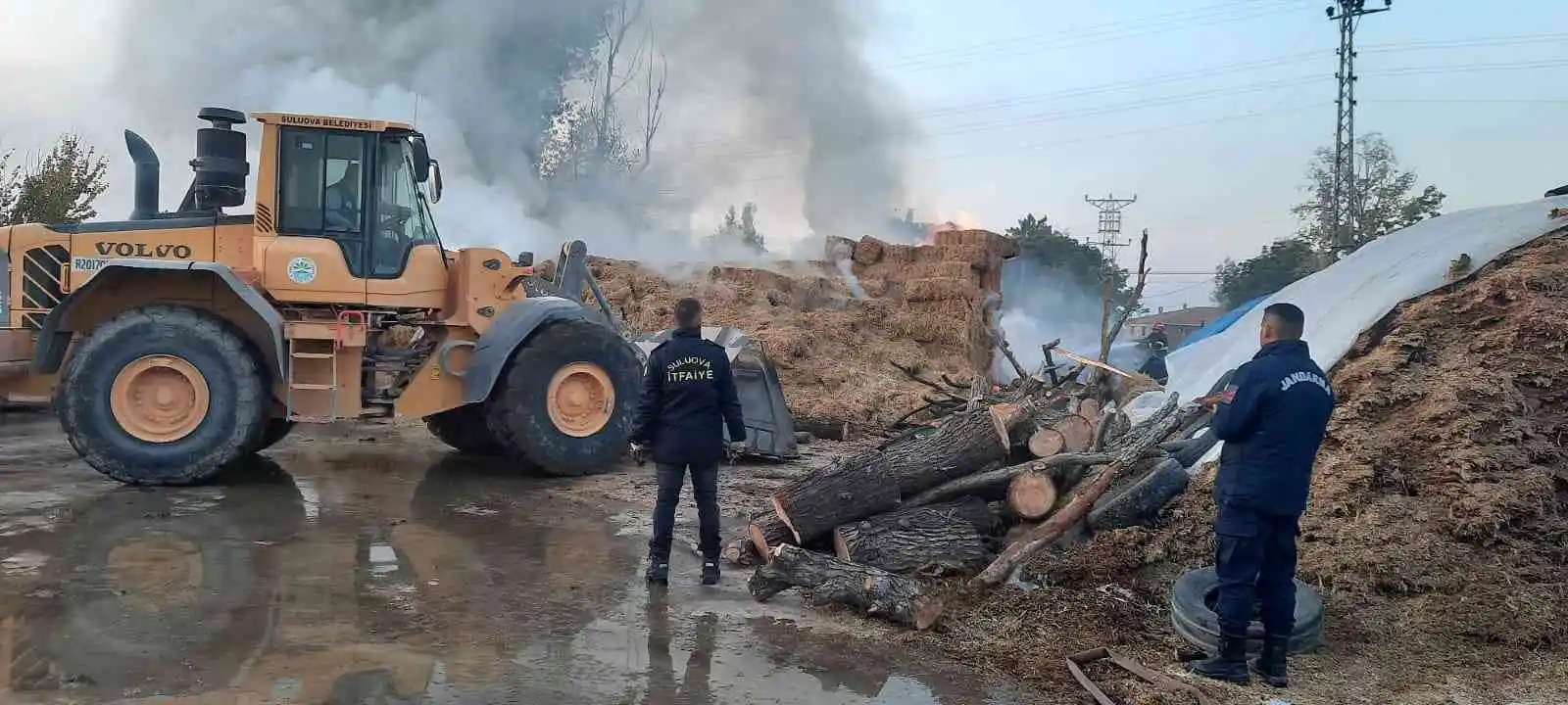 Suluova'da 50 ton saman alevlere teslim oldu
