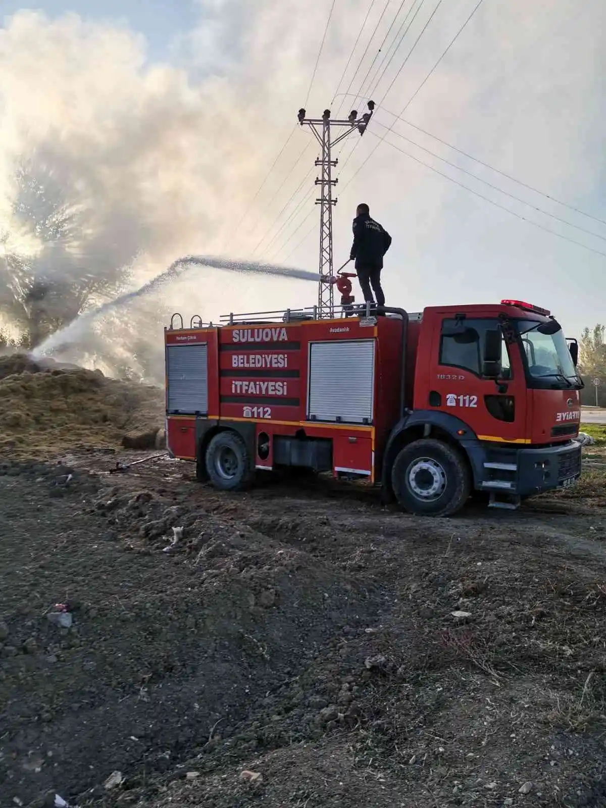 Suluova’da 50 ton saman alevlere teslim oldu
