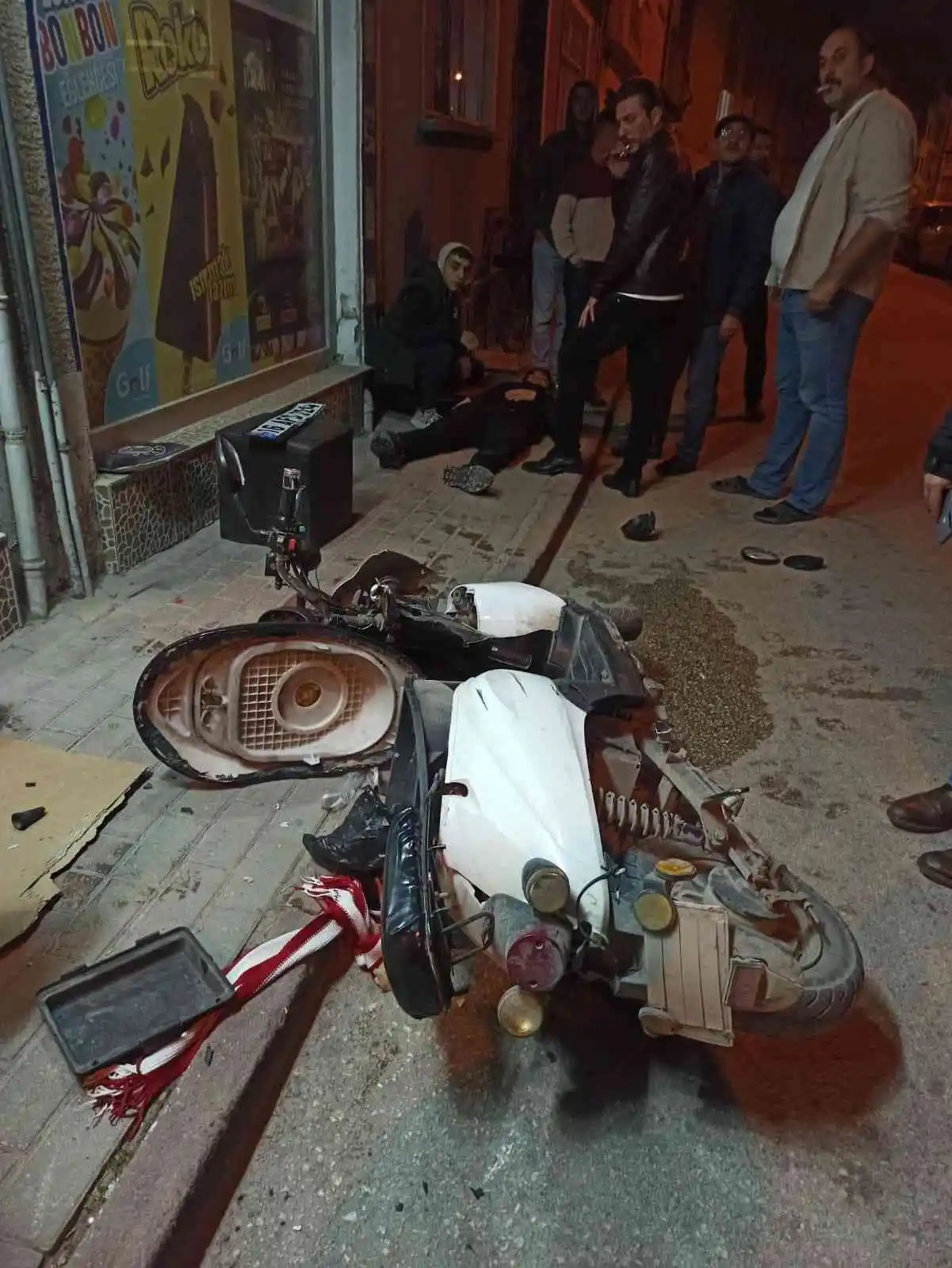 Sürücünün çarptığı bisikletliyi bırakıp kaçtığı anlar kamerada