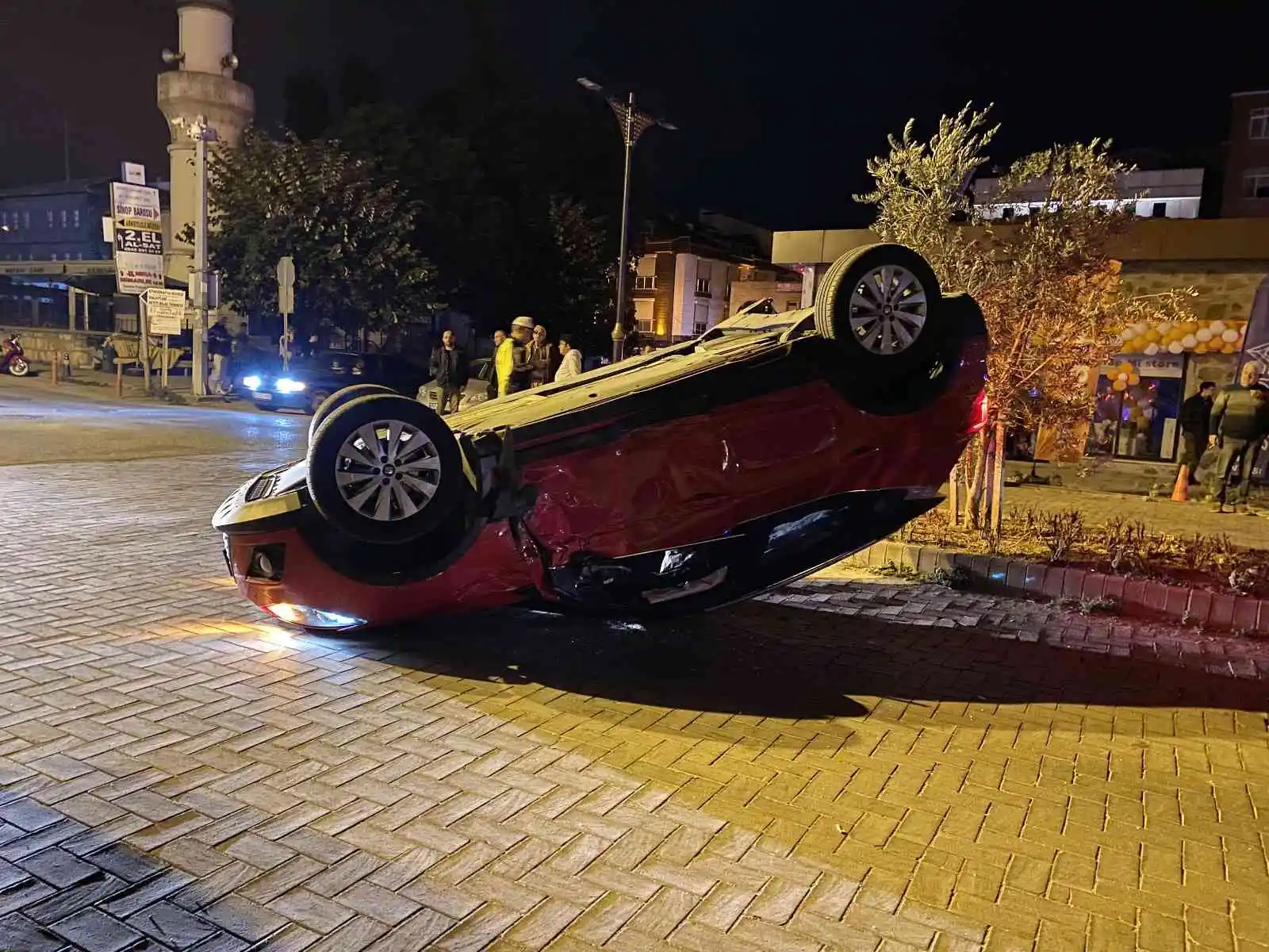 Takla atan araçtaki sürücüyü emniyet kemeri kurtardı
