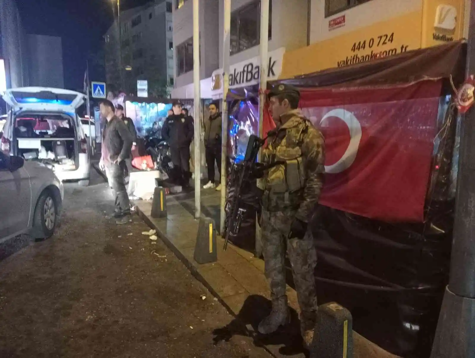 Taksim’de Huzur Uygulaması: Silahla tehditten aranan şüpheli yakalandı
