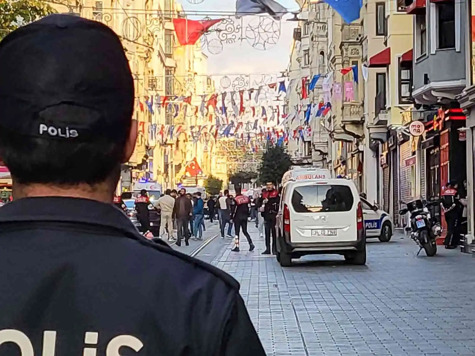 Taksim'de patlama meydana geldi