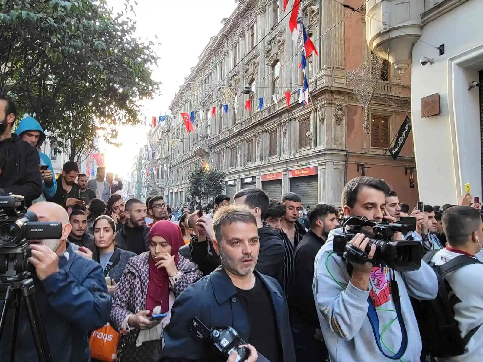 Taksim’de patlama meydana geldi