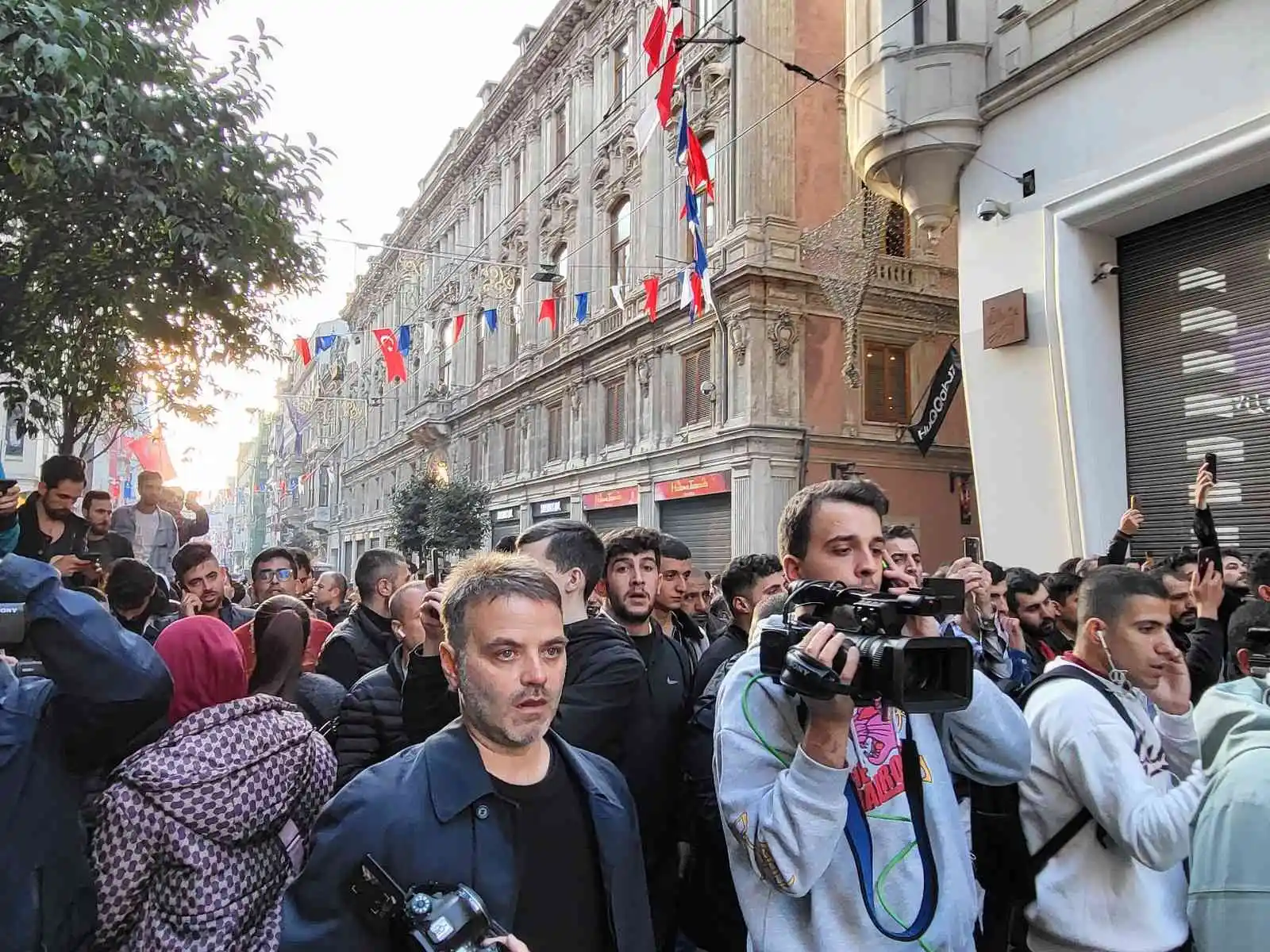 Taksim’de patlama meydana geldi