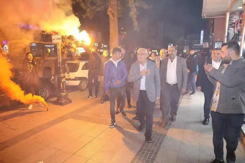 Taraftarlardan Başkan Güder'e coşkulu karşılama