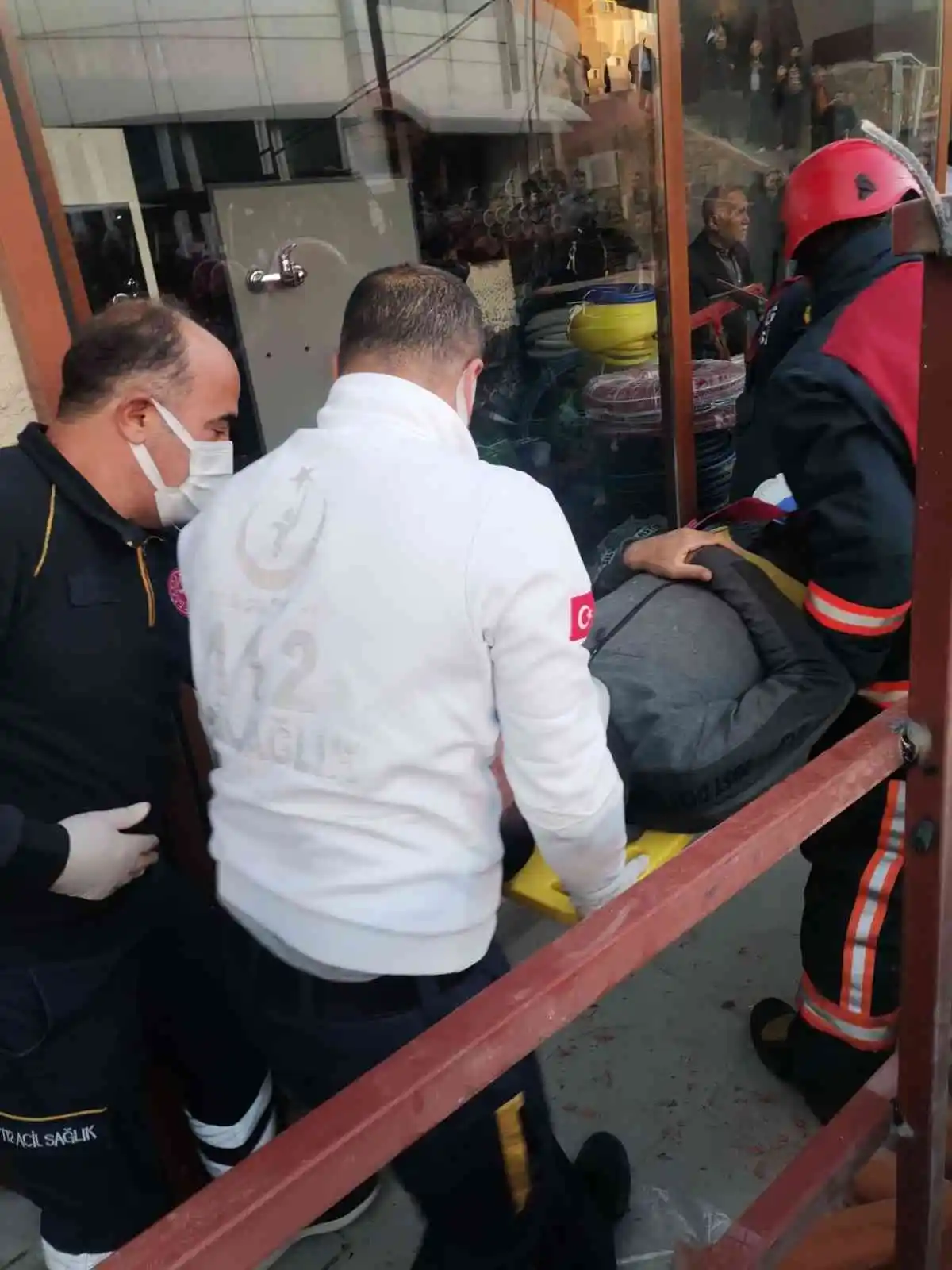 Tarihi Kapalıçarşı’da sundurma çöktü: 5 yaralı
