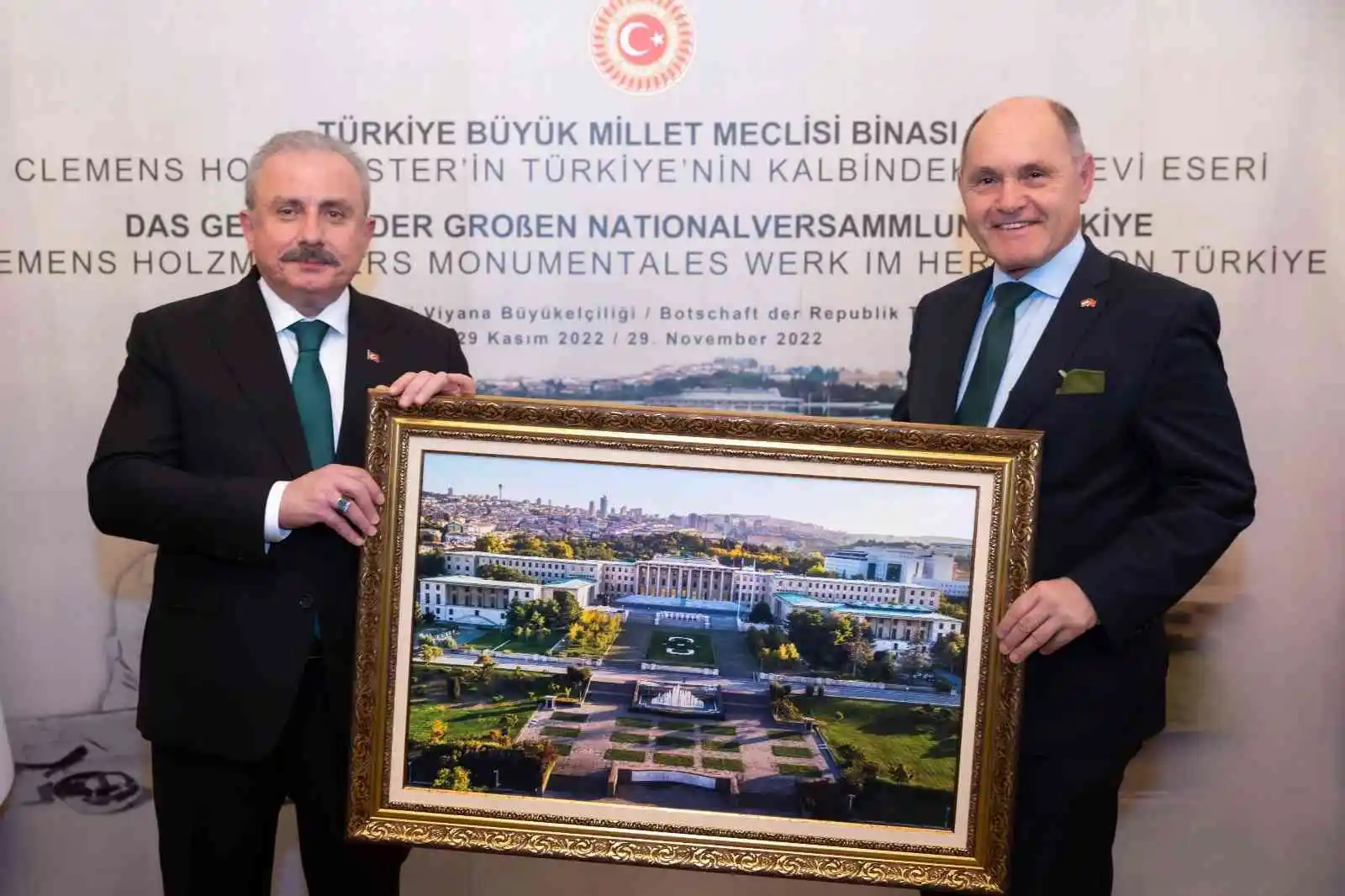TBMM Başkanı Şentop, Viyana’da TBMM binasının yapımını anlatan serginin açılışını yaptı