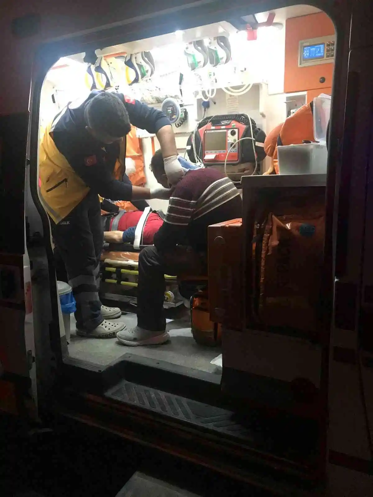 Tekirdağ’da trafik levhalarına çarpan otomobil takla attı: 3 yaralı