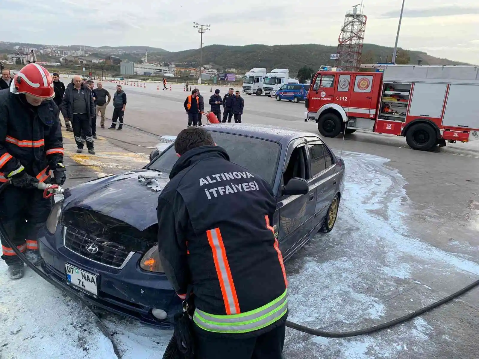 Topçular İskelesi'nde otomobil yangını
