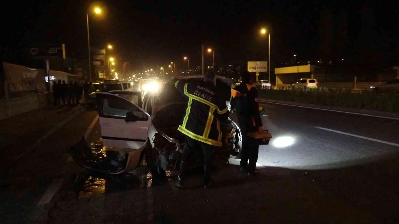 Trafikte "makas" terörü: 1 ağır yaralı