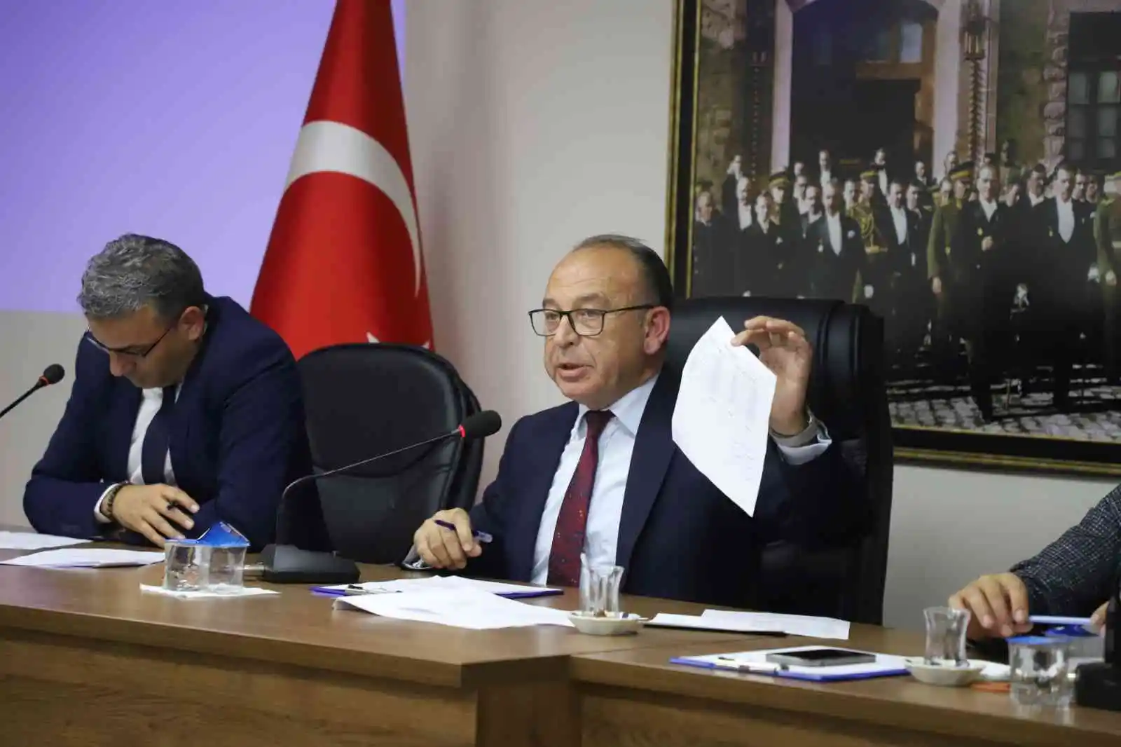 Turgutlu Belediye Meclisi'nde gergin toplantı