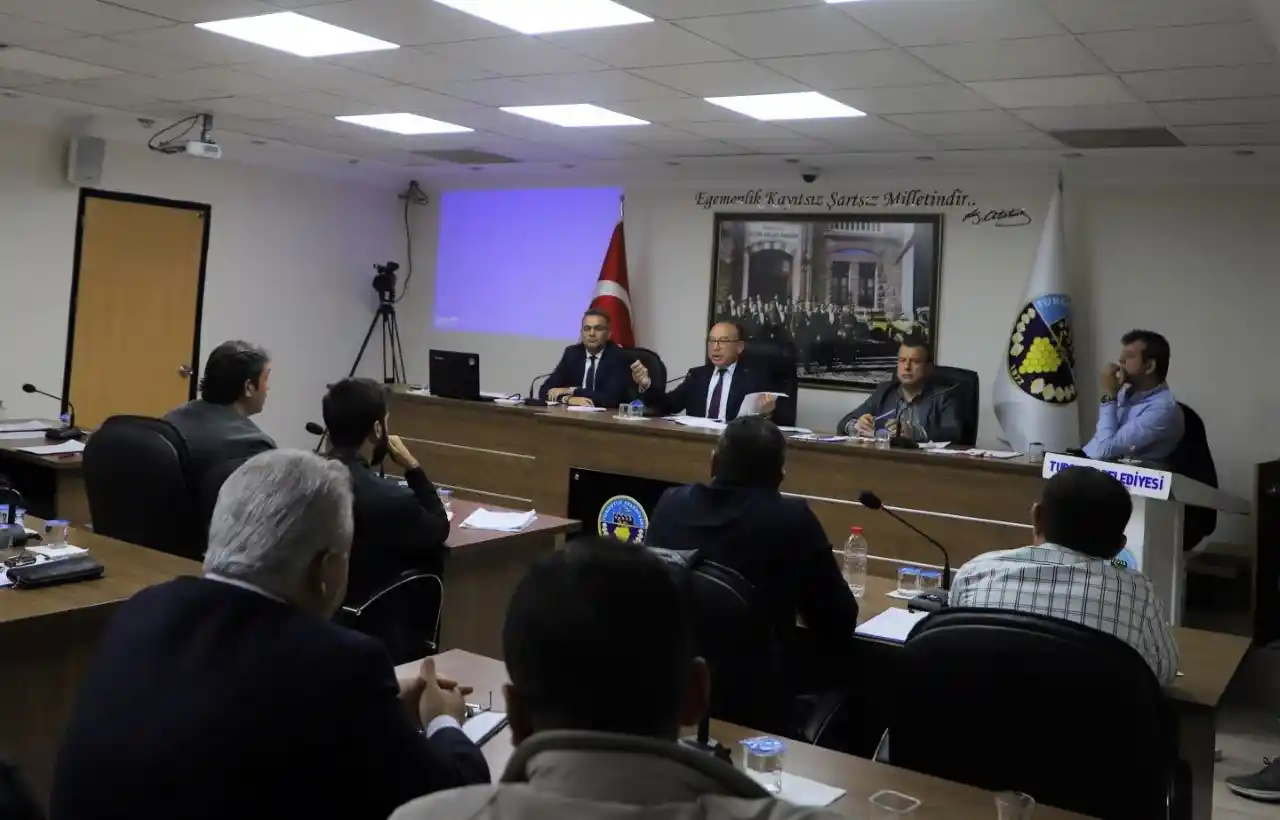 Turgutlu Belediye Meclisi’nde gergin toplantı
