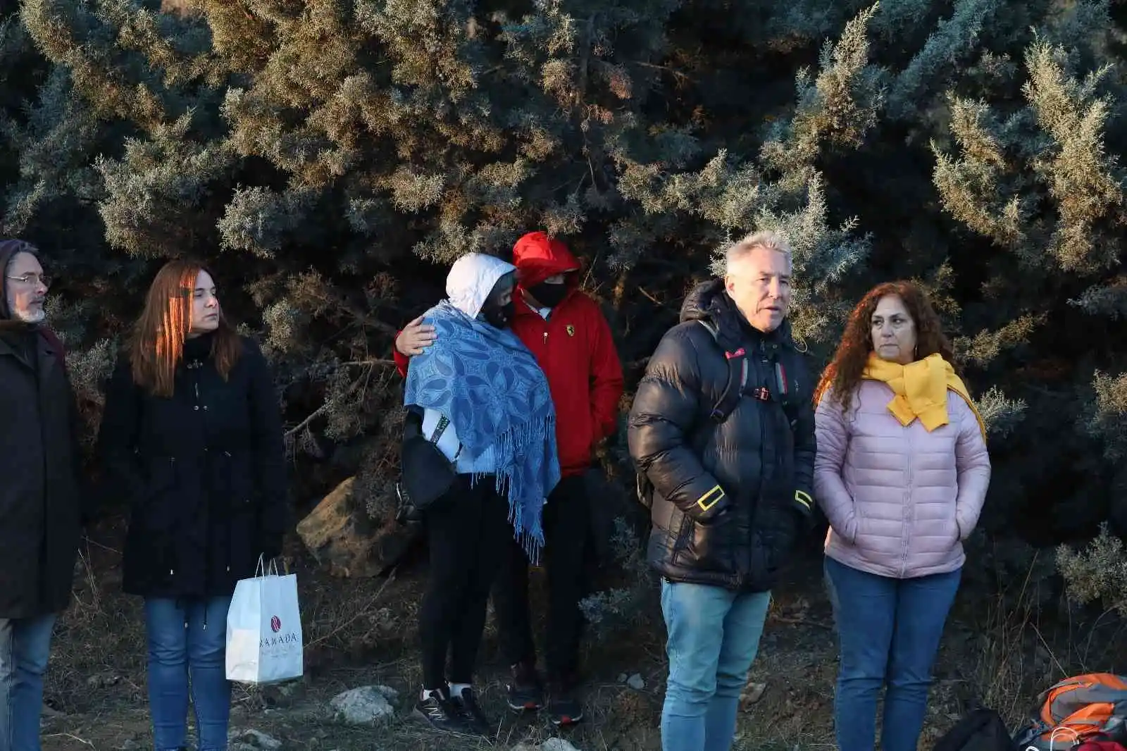 Turistleri taşıyan tur otobüsünün şoförü, TEM’de iki araç arasında kalarak can verdi
