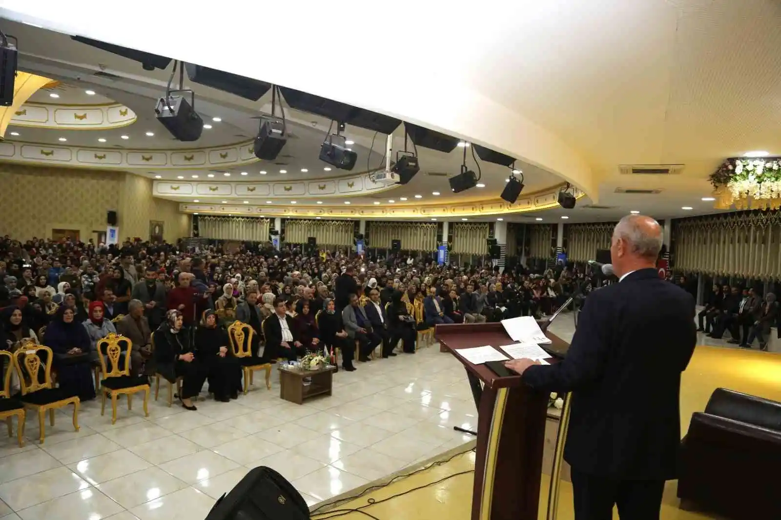 Tuşbalıların Hayati İnanç sevgisi salona sığmadı
