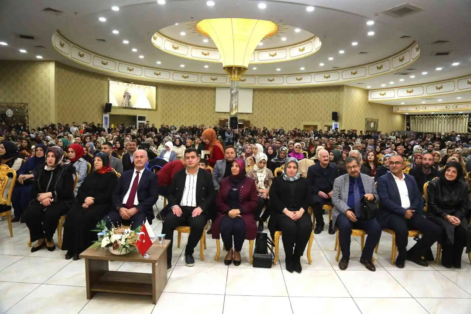 Tuşbalıların Hayati İnanç sevgisi salona sığmadı
