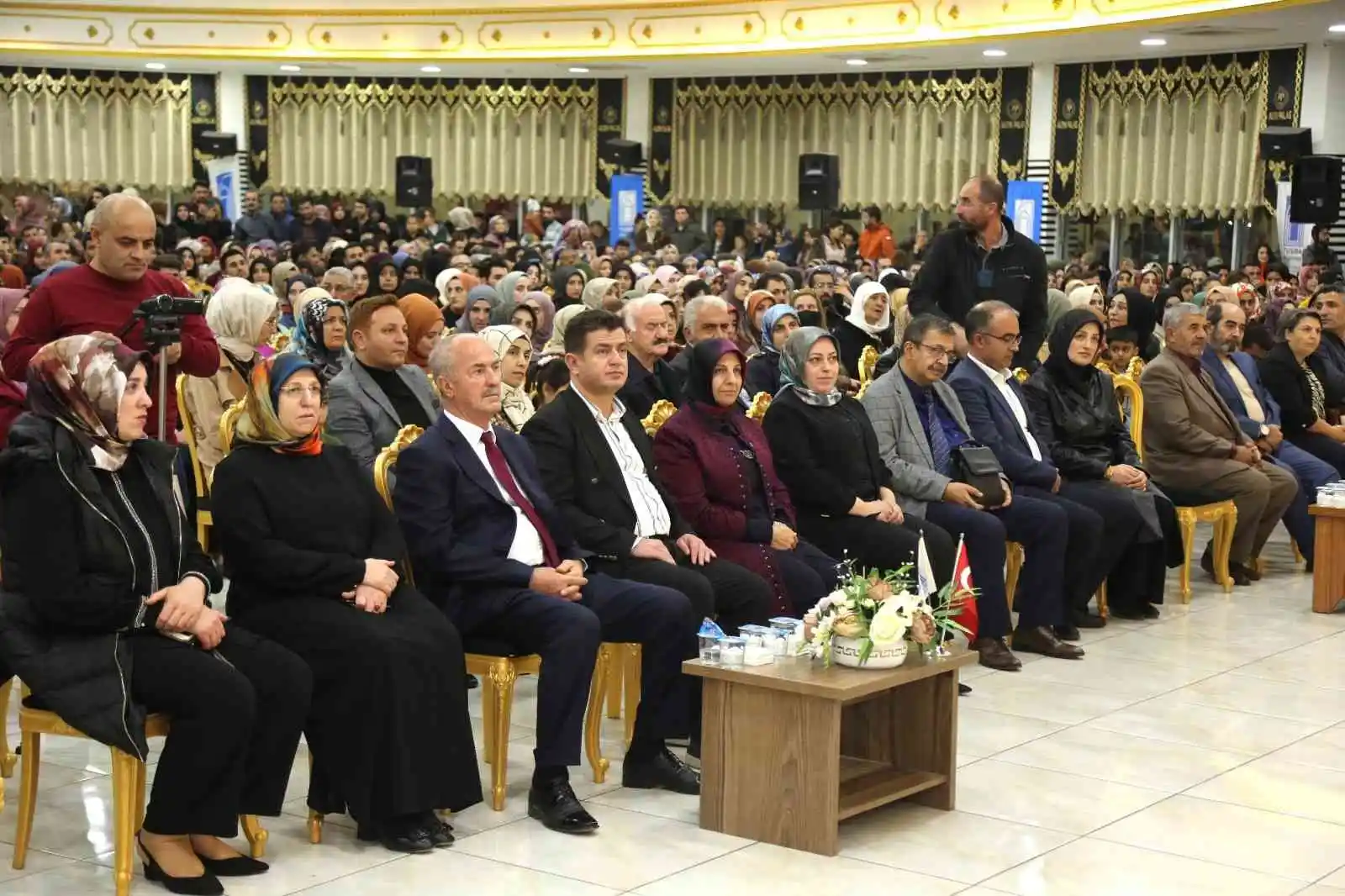 Tuşbalıların Hayati İnanç sevgisi salona sığmadı
