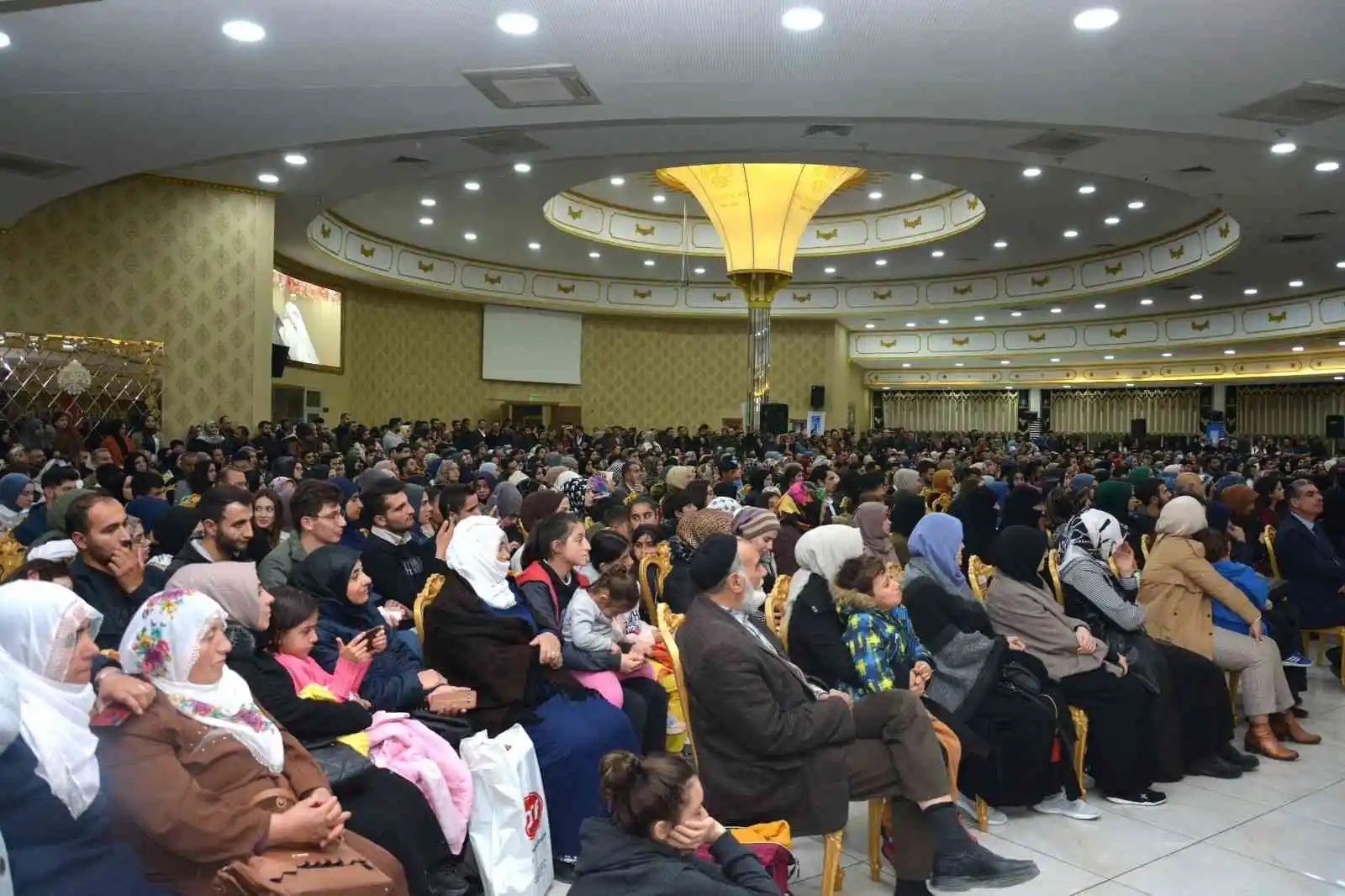 Tuşbalıların Hayati İnanç sevgisi salona sığmadı
