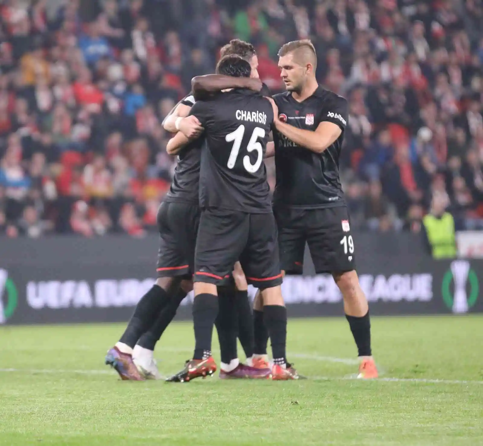 UEFA Avrupa Konferans Ligi: Slavia Prag: 0 - Sivasspor: 1 (İlk yarı)
