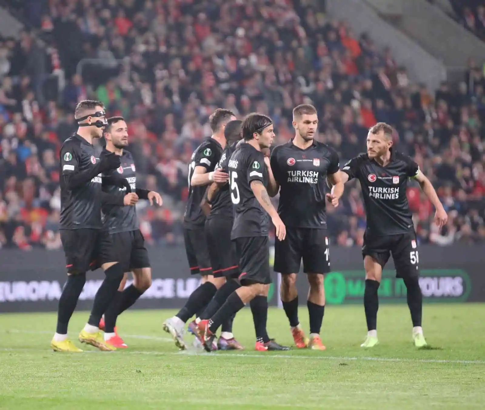 UEFA Avrupa Konferans Ligi: Slavia Prag: 0 - Sivasspor: 1 (İlk yarı)
