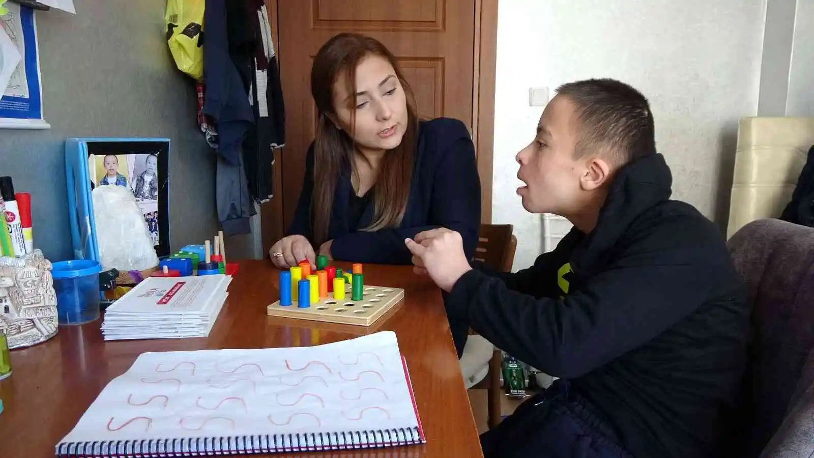 Ümmügülsüm öğretmen özel öğrencisinin hayatına ışık saçıyor