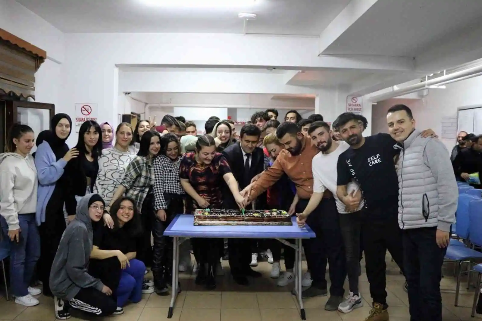 Üniversite öğrencileri bu gecede moral depoladı
