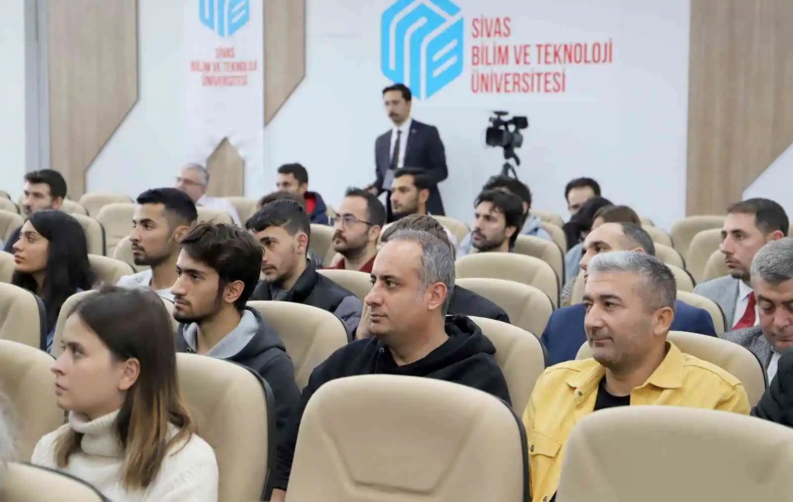 Üniversitede bu kez dersin konusu, "Kadına şiddet"