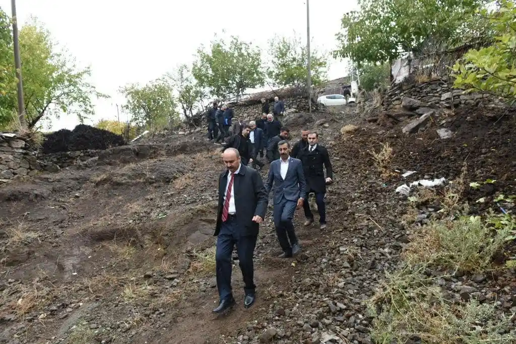 Vali Canalp, Sason’da iki günde 50 köyü dolaştı