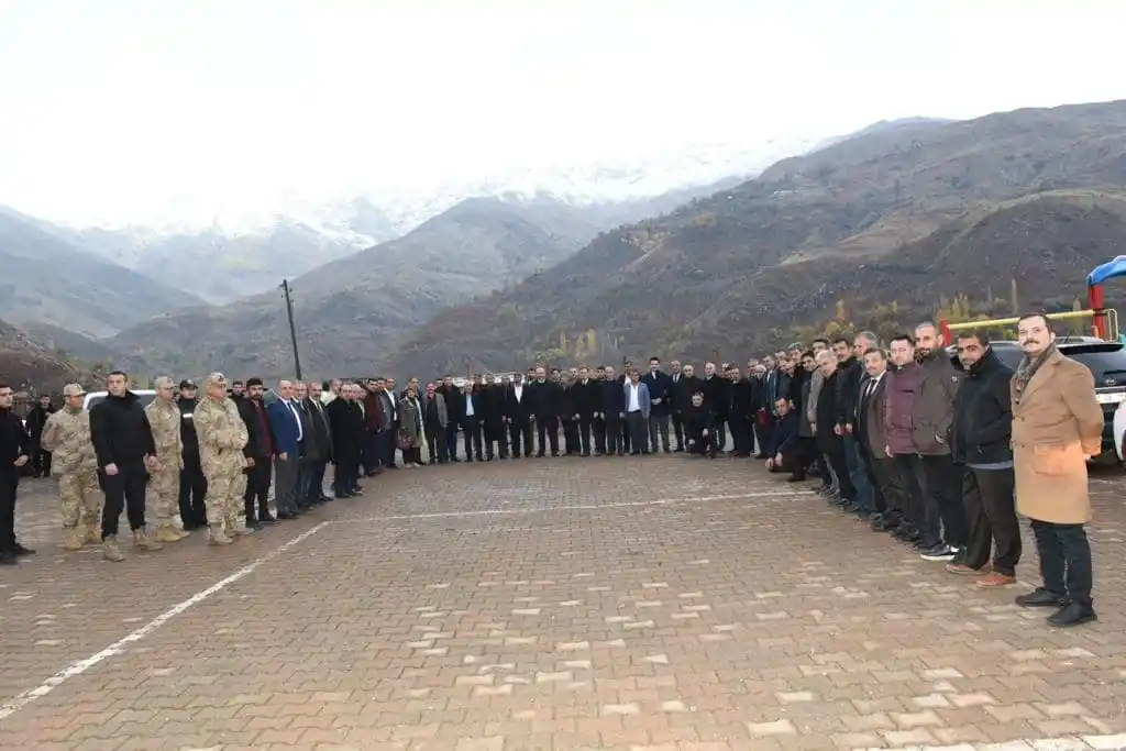 Vali Canalp, Sason’da iki günde 50 köyü dolaştı
