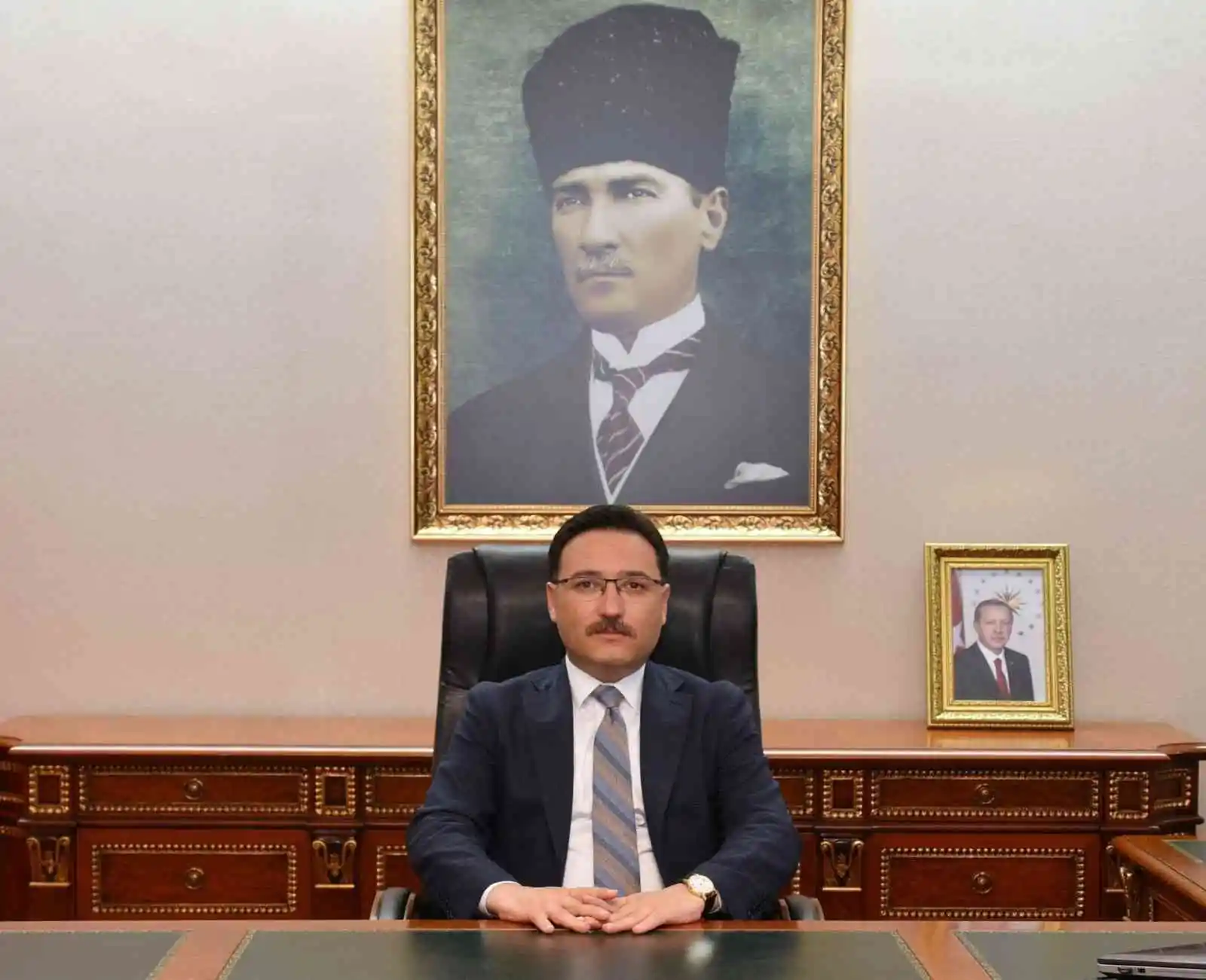 Vali Çiçek: "Öğretmenlik, bedeli hiçbir maddi karşılıkla ödenmeyecek kutsal bir meslektir"