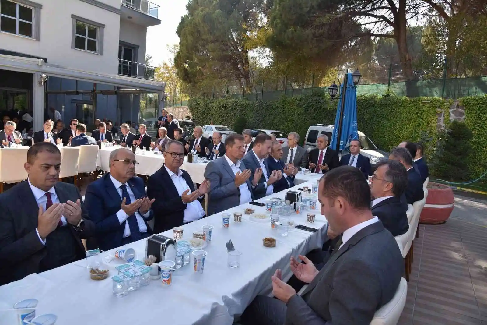 Vali Karadeniz, taziyeleri kabul etti