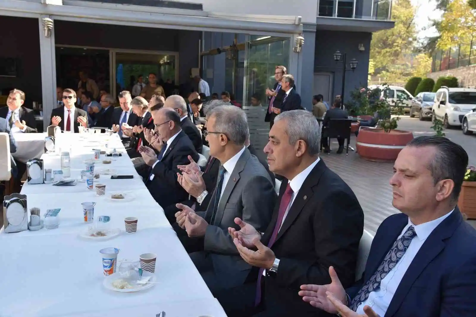 Vali Karadeniz, taziyeleri kabul etti