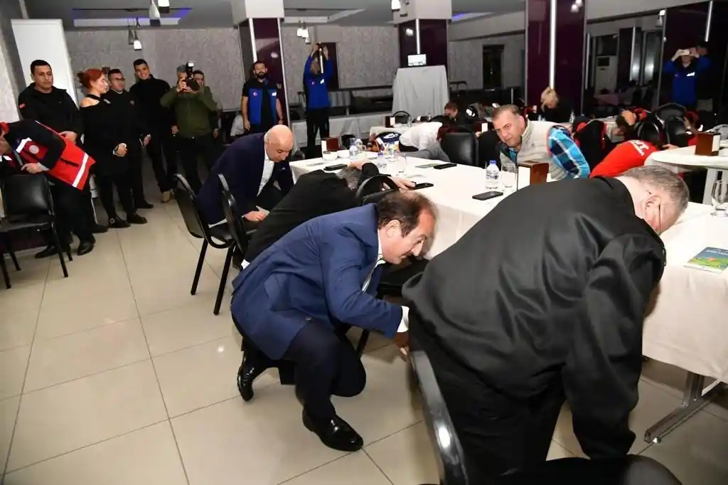 Vali Pehlivan deprem tatbikatına katıldı