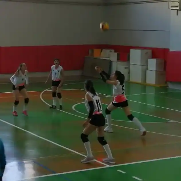 Van Büyükşehir kadın voleybol takımı haftayı 3 puanla kapattı