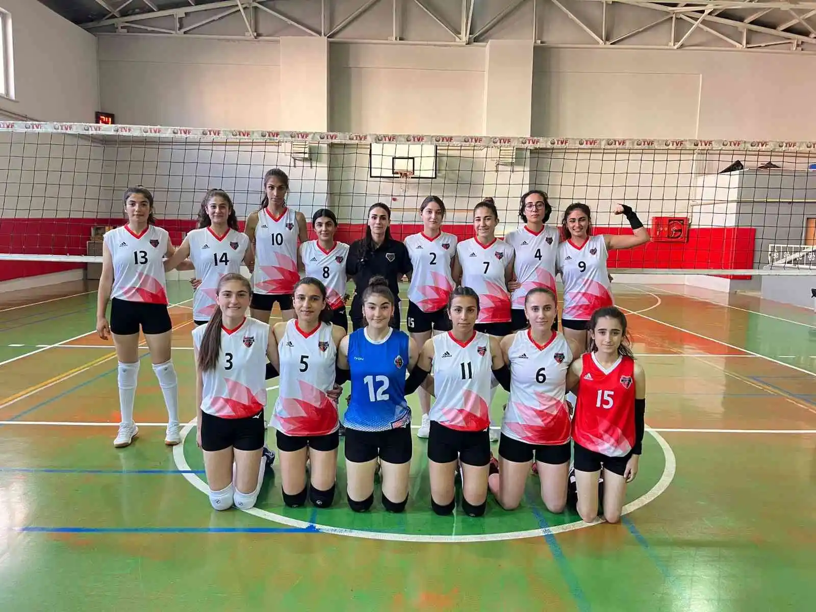 Van Büyükşehir kadın voleybol takımı haftayı 3 puanla kapattı