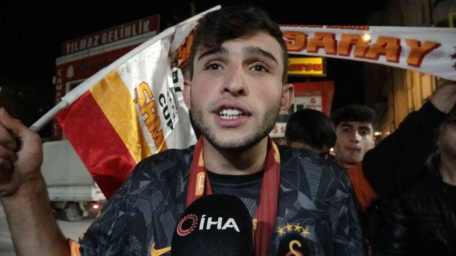 Van’da Galatasaraylı taraftarların derbi coşkusu