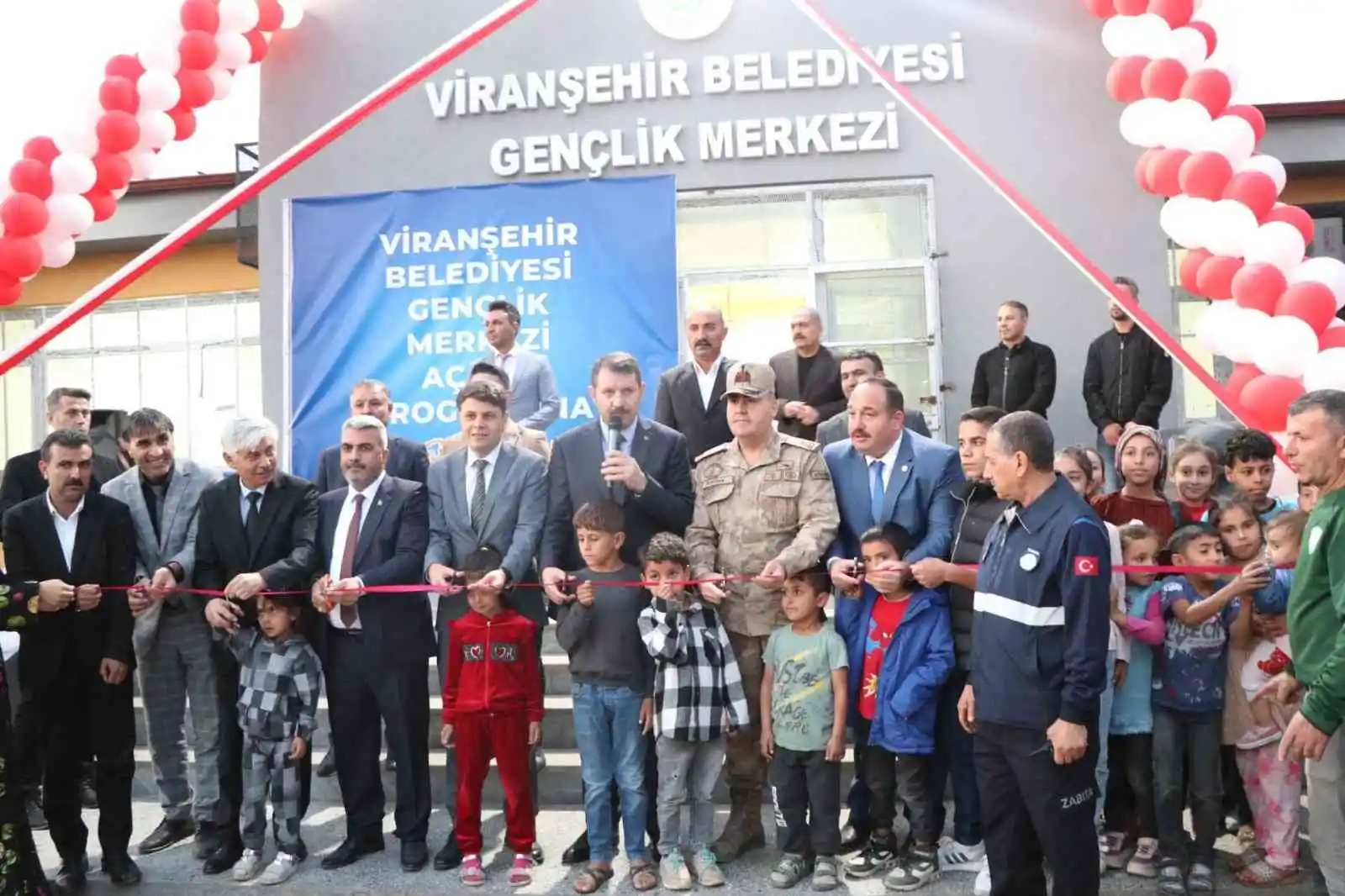 Viranşehir'de gençlik merkezinin açılışı yapıldı